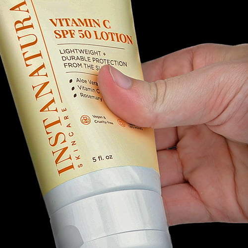 Instanatural spf squeezable label.