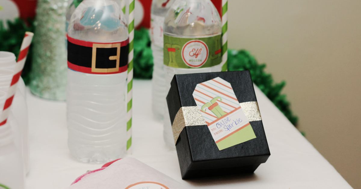 Christmas party decor with DIY label printables: water bottle labels and gift tag stickers