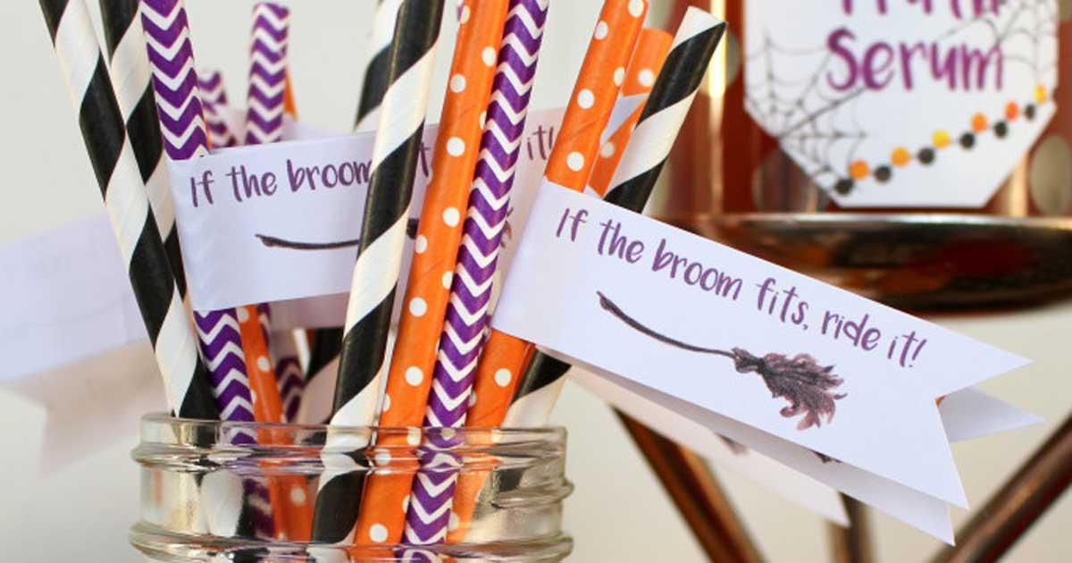 Free printable for Halloween straw flags